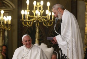 Pope Francis listens as Rabbi Riccardo Di Segni, the chief rabbi of Rome, speaks during during the pope’s visit to the main synagogue in Rome 17 Jan. (CNS/Paul Haring)