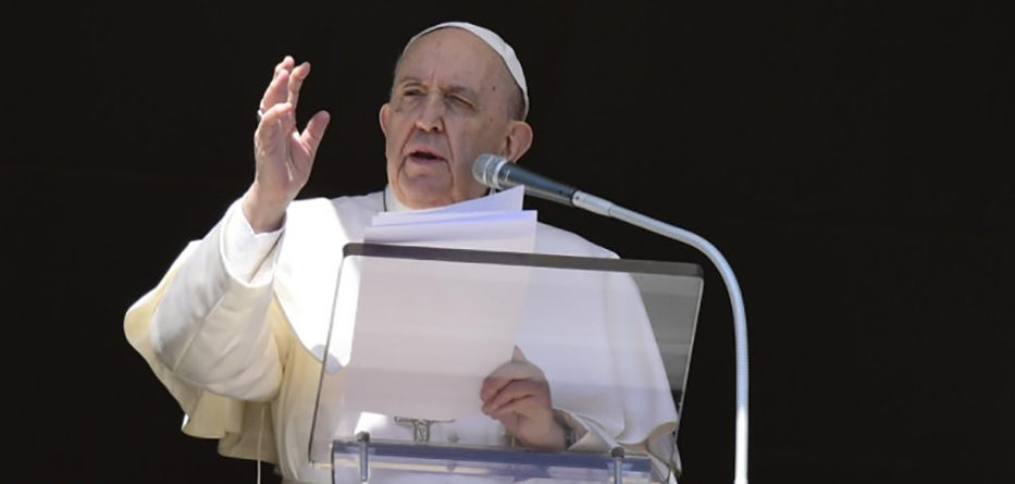 Pope at Angelus: Let God’s light surprise and reawaken our hearts ...