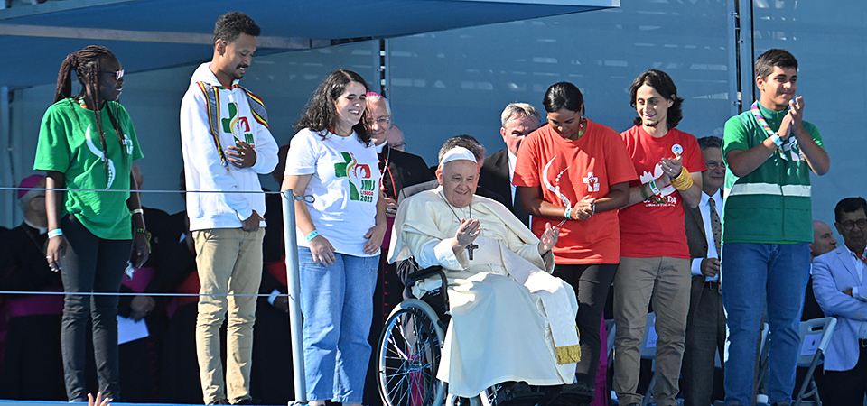 Pope Francis urges young people to be ‘champions of fraternity ...