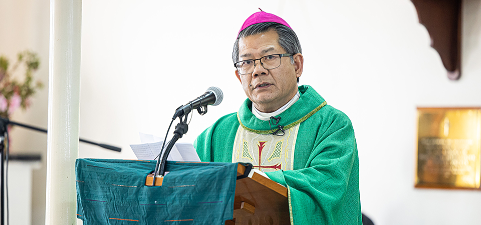 Bishop Vincent’s homily: God’s radical way of non-violence, suffering and powerlessness