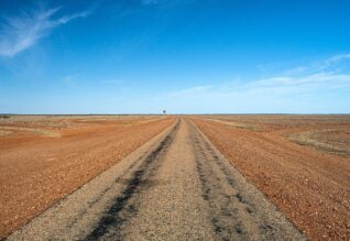 Road in the Australian outback. Image: Pixabay.