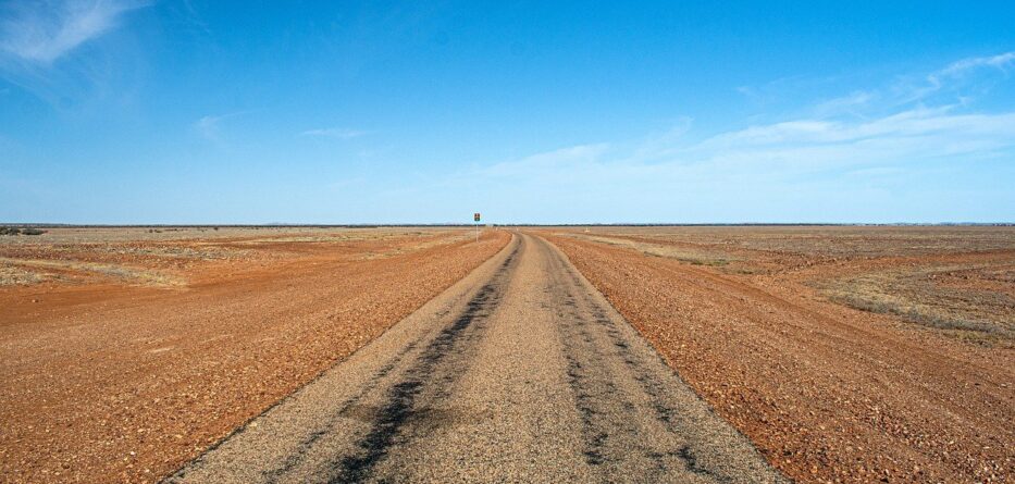 Road in the Australian outback. Image: Pixabay.