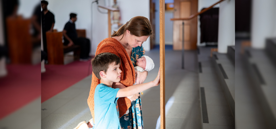 Behold the Wood of the Cross: Good Friday observance draws devout crowd in Wentworthville