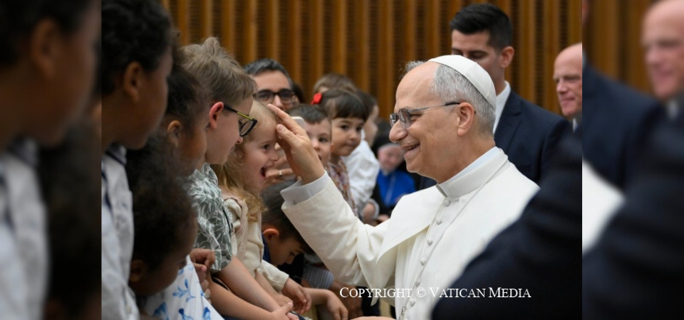Pope Leo dialogues with children: “Build bridges from an early age”