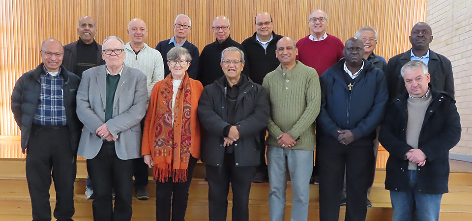 Strengthening ministry: 17 local deacons share in formation on Baptism 