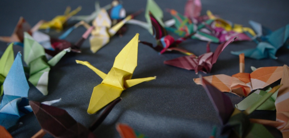 Paper cranes in memory of those killed in the bombings of Hiroshima and Nagasaki. Image: Pixabay.