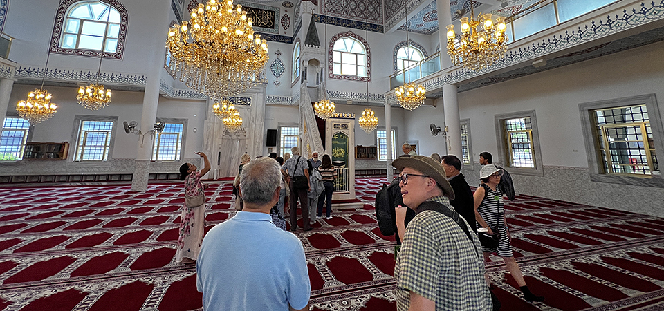 Seniors’ pilgrimage builds understanding of other religions