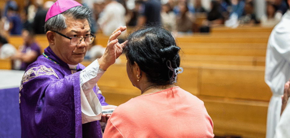 Bishop Vincent distributes ashes to parishioners on Ash Wednesday at St Patrick’s Cathedral, Parramatta. Image: Alphonsus Fok/Diocese of Parramatta.
