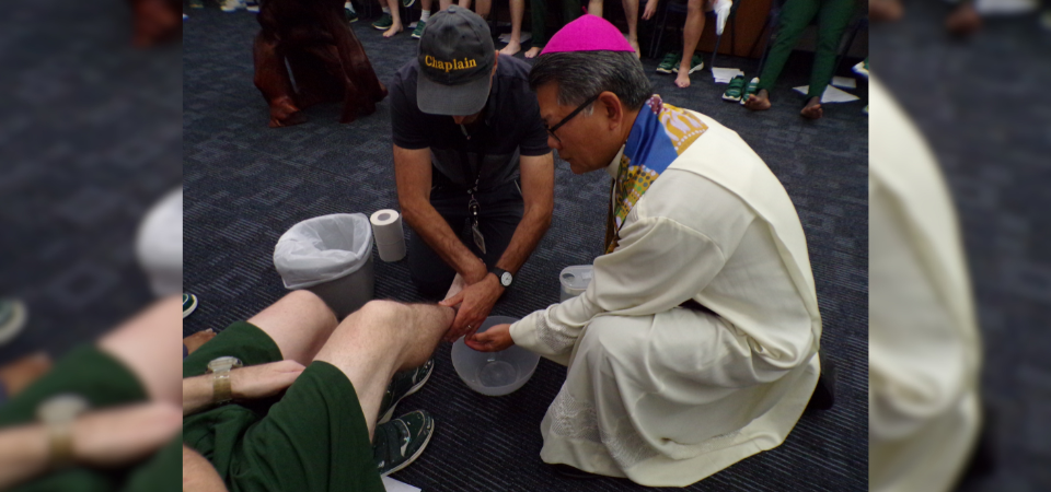 Inmates queue for Holy Thursday service in maximum security prison