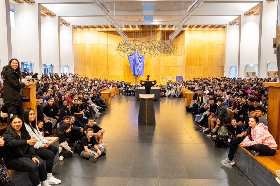 Over 1300 young people walk as one during overnight pilgrimage for Good Friday   