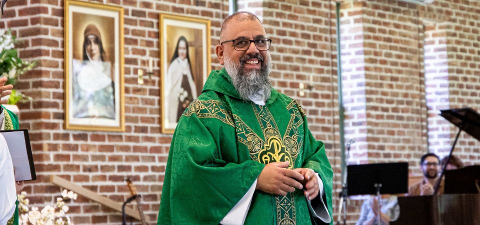 Fr Jack Elkazzi installed as Parish Priest at St Thomas Aquinas Springwood 